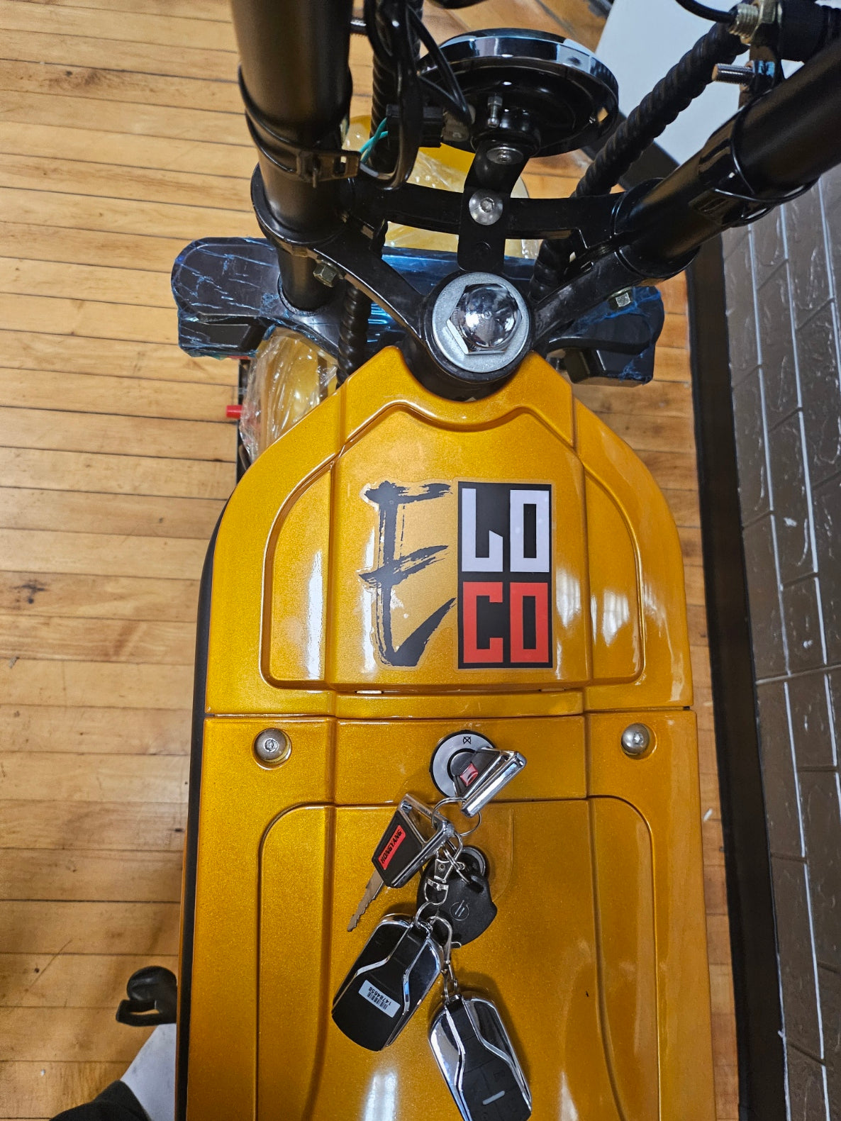 3000w E-LOCO 1st Generation SENSATION SCOOTER MOTORCYCLE SPEED & LUXURY GOLDSTRUCK