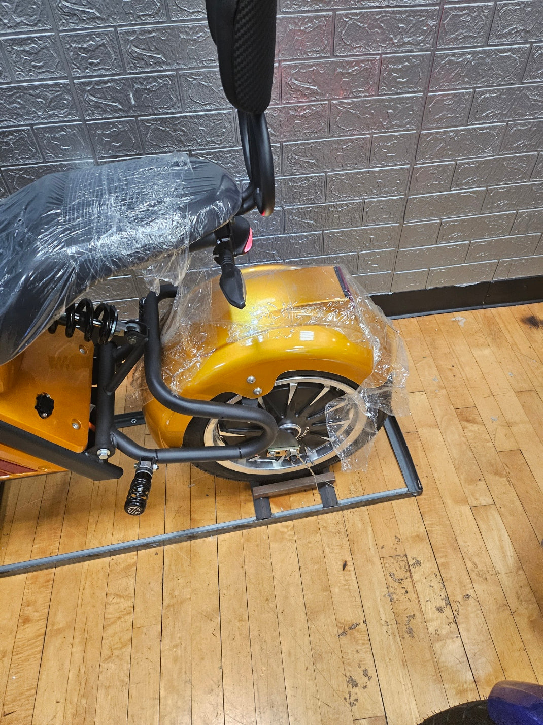 3000w E-LOCO 1st Generation SENSATION SCOOTER MOTORCYCLE SPEED & LUXURY GOLDSTRUCK